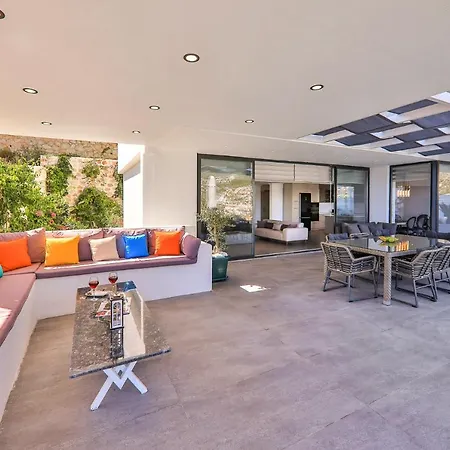 Rent Your Own Luxury With 5 Bedrooms Antalya 1041 Kalkan