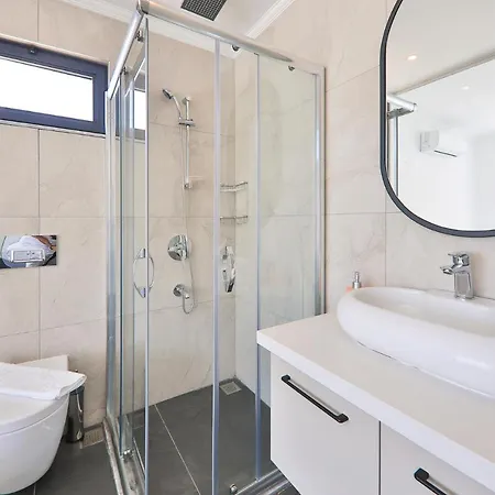 Rent Your Own Luxury With 5 Bedrooms Antalya 1041 Vilă Kalkan