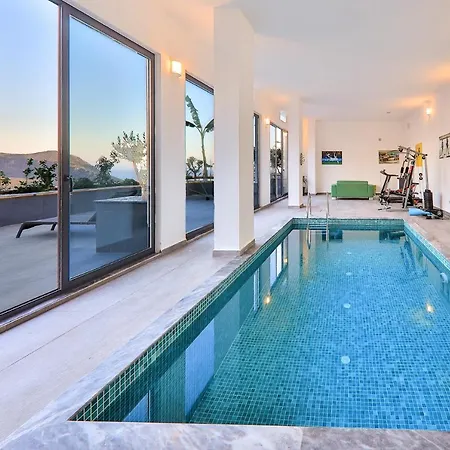 Rent Your Own Luxury With 5 Bedrooms Antalya 1041 Vilă