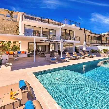 Rent Your Own Luxury With 5 Bedrooms Antalya 1041